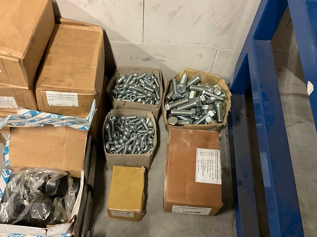 Partij bevestigingsmaterialen - afbeelding 2 van  5