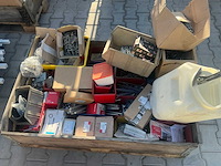 Partij bevestigingsmiddelen en divers - afbeelding 1 van  4