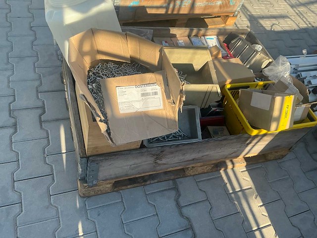 Partij bevestigingsmiddelen en divers - afbeelding 4 van  4