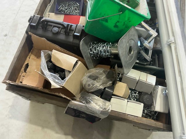 Partij bevestigingsmiddelen en divers - afbeelding 5 van  5