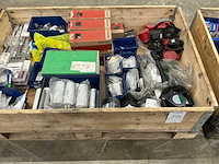 Partij bevestigingsmiddelen en divers - afbeelding 2 van  6