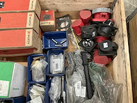 Partij bevestigingsmiddelen en divers - afbeelding 4 van  6