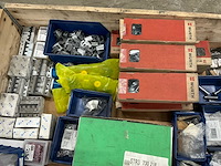 Partij bevestigingsmiddelen en divers - afbeelding 5 van  6