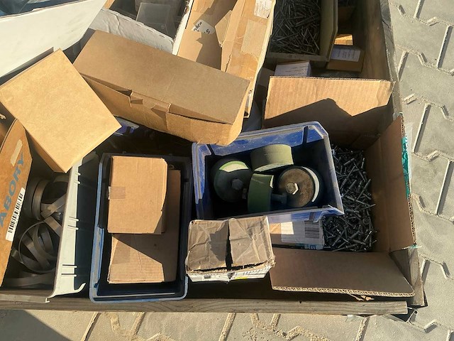 Partij bevestigingsmiddelen - afbeelding 2 van  6