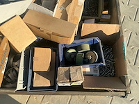 Partij bevestigingsmiddelen - afbeelding 2 van  6