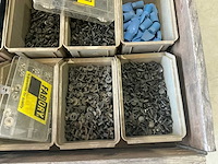 Partij bevestigingsmiddelen - afbeelding 2 van  7