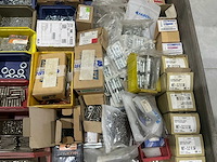 Partij bevestigingsmiddelen - afbeelding 1 van  7