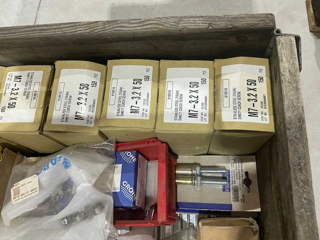 Partij bevestigingsmiddelen - afbeelding 3 van  7