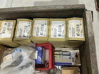 Partij bevestigingsmiddelen - afbeelding 3 van  7