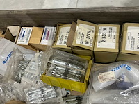 Partij bevestigingsmiddelen - afbeelding 6 van  7