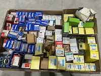 Partij bevestigingsmiddelen - afbeelding 1 van  8