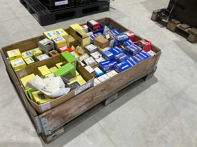 Partij bevestigingsmiddelen - afbeelding 2 van  8