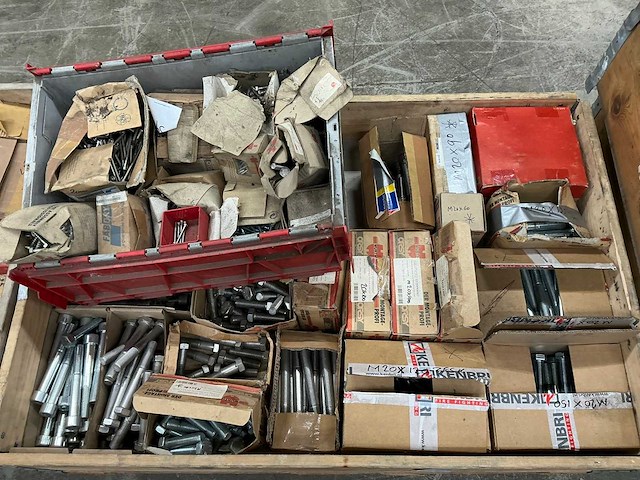 Partij bevestigingsmiddelen - afbeelding 1 van  5