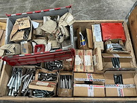 Partij bevestigingsmiddelen - afbeelding 1 van  5