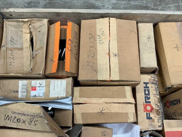 Partij bevestigingsmiddelen - afbeelding 3 van  5