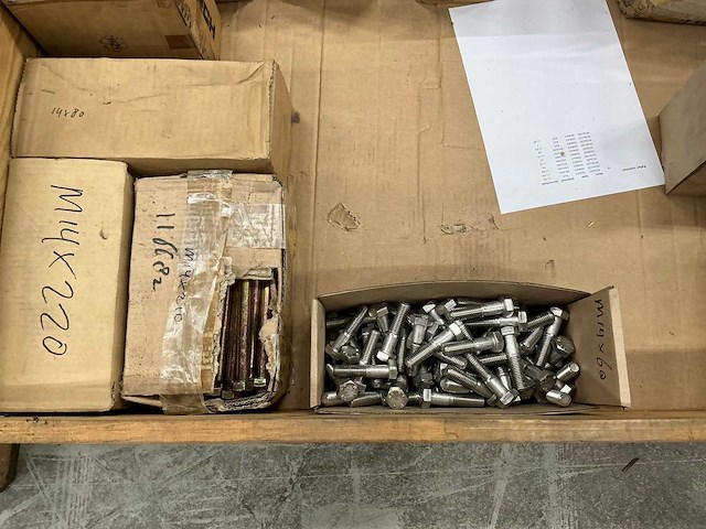 Partij bevestigingsmiddelen - afbeelding 2 van  7