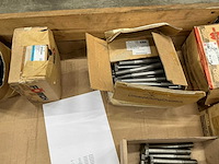 Partij bevestigingsmiddelen - afbeelding 4 van  7