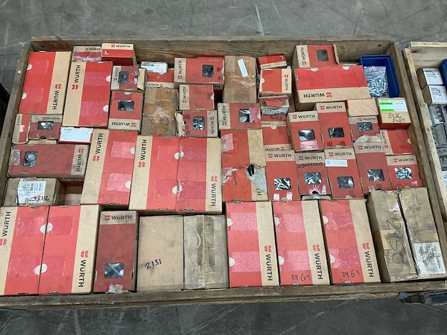 Partij bevestigingsmiddelen - afbeelding 1 van  6