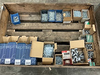 Partij bevestigingsmiddelen - afbeelding 1 van  5