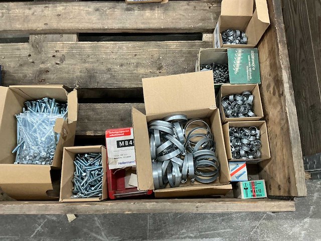 Partij bevestigingsmiddelen - afbeelding 2 van  5