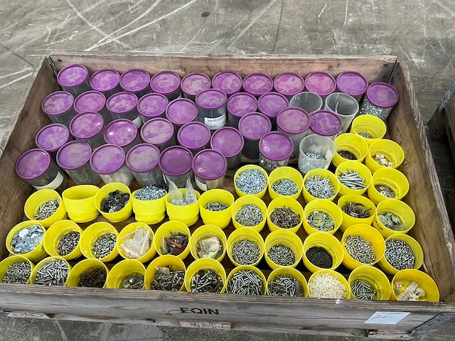 Partij bevestigingsmiddelen - afbeelding 1 van  8