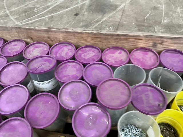 Partij bevestigingsmiddelen - afbeelding 7 van  8