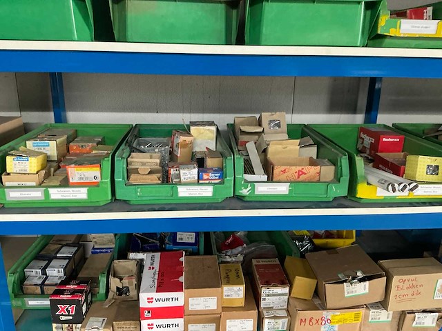 Partij bevestigingsmiddelen - afbeelding 2 van  2