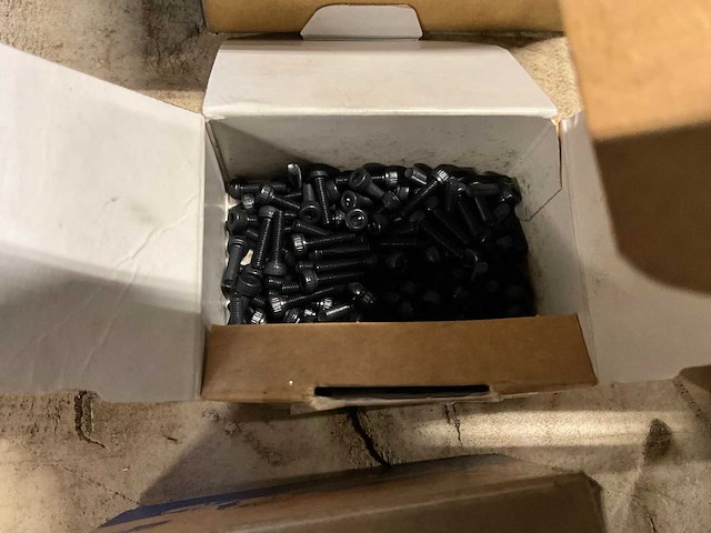 Partij bevestigins materiaal - afbeelding 5 van  9