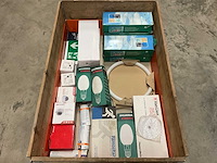 Partij bewakingscamera’s en (nood)verlichting - afbeelding 1 van  4