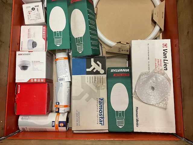 Partij bewakingscamera’s en (nood)verlichting - afbeelding 2 van  4