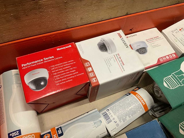 Partij bewakingscamera’s en (nood)verlichting - afbeelding 4 van  4