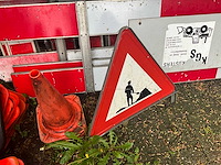 Partij bewegwijzering en afzettings materiaal - afbeelding 6 van  11