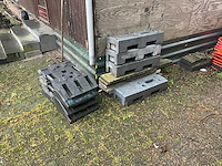 Partij bewegwijzering en afzettings materiaal - afbeelding 2 van  11
