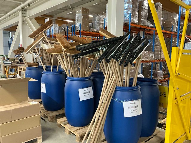 Partij bezems en trekkers - afbeelding 1 van  6