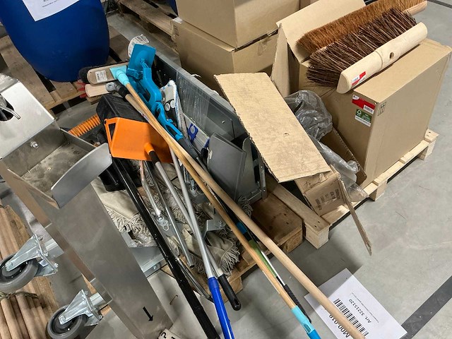 Partij bezems en trekkers - afbeelding 4 van  6