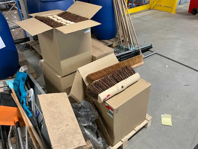 Partij bezems en trekkers - afbeelding 5 van  6