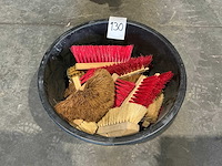 Partij bezems en vegers - afbeelding 1 van  1