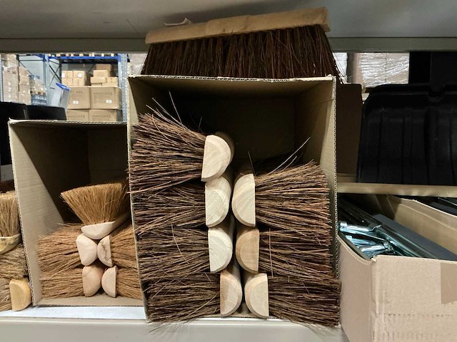 Partij bezems/vloertrekkers/sneeuwschuivers (65x) - afbeelding 10 van  15