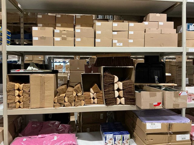 Partij bezems/vloertrekkers/sneeuwschuivers (65x) - afbeelding 1 van  15