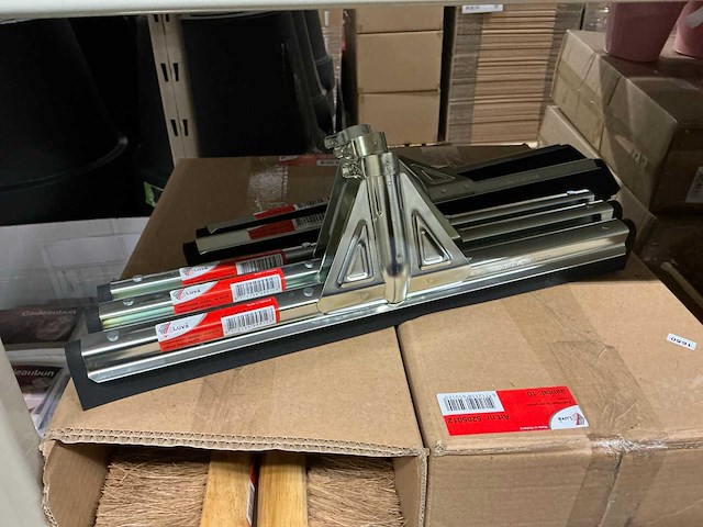 Partij bezems/vloertrekkers/sneeuwschuivers (65x) - afbeelding 2 van  15