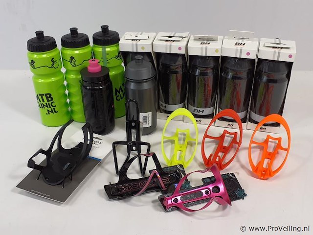 Partij bidons en bidonhouders o.a. flycage, monkey link en bh - afbeelding 1 van  6