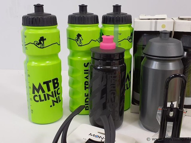 Partij bidons en bidonhouders o.a. flycage, monkey link en bh - afbeelding 5 van  6