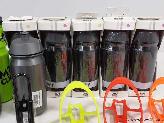 Partij bidons en bidonhouders o.a. flycage, monkey link en bh - afbeelding 6 van  6