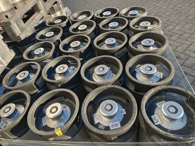 Partij bierfusten 20 liter (100x) kronenbourg - afbeelding 4 van  13