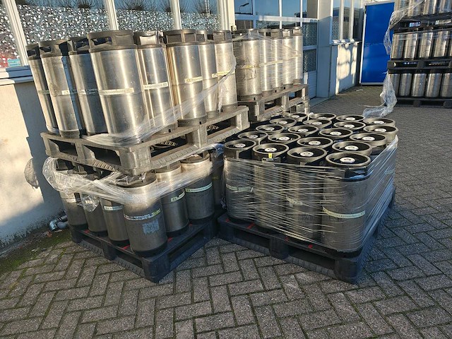 Partij bierfusten 20 liter (100x) kronenbourg - afbeelding 11 van  13