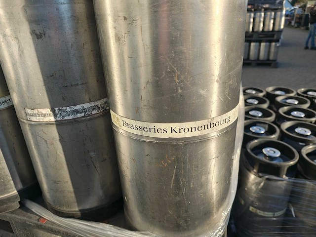 Partij bierfusten 20 liter (100x) kronenbourg - afbeelding 12 van  13