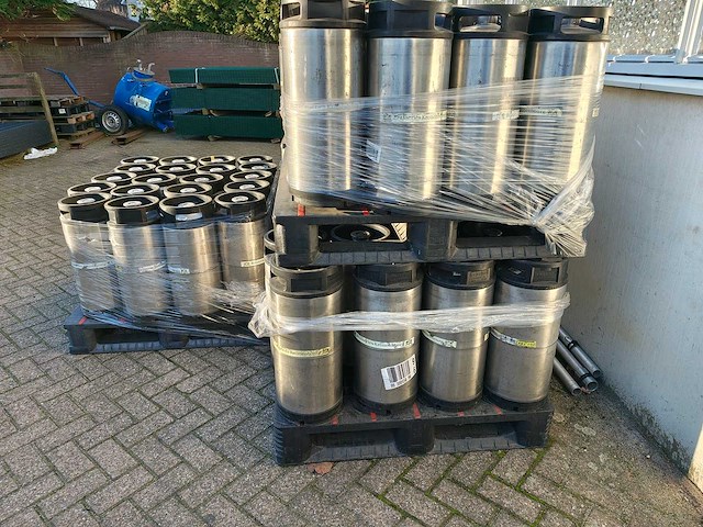 Partij bierfusten 20 liter (100x) kronenbourg - afbeelding 2 van  2