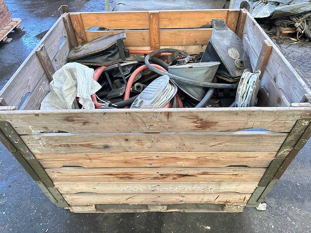 Partij blaasbalgen en voetpompen - afbeelding 3 van  5