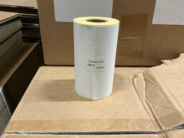 Partij blanco etiketten 100x150mm (998x) - afbeelding 1 van  4