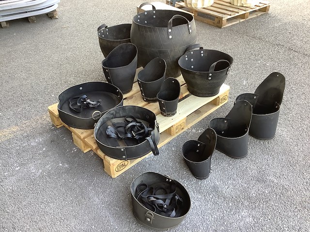 Partij bloembakken gemaakt van rubber, ed, zwart - afbeelding 2 van  3